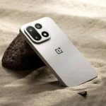 OnePlus 15 vine cu un ecran spectaculos: margini ultra-subțiri, 165Hz și eficiență îmbunătățită