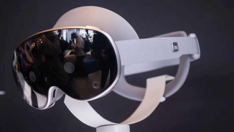 Samsung Galaxy XR vs Apple Vision Pro